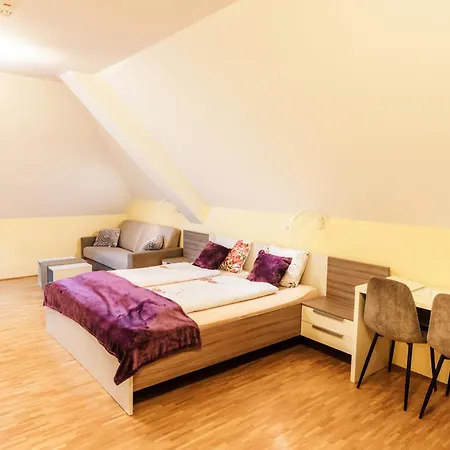 Dvorec Trebnik - Sobe