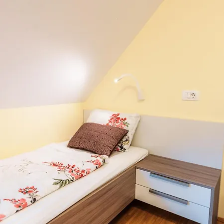 Ξενοδοχείο Dvorec Trebnik - Sobe 3*