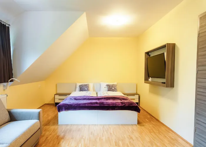 Dvorec Trebnik - Sobe Hotel 3*