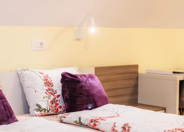 Dvorec Trebnik - Sobe 3*