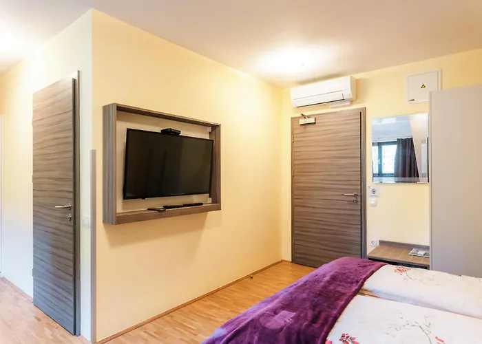 Dvorec Trebnik - Sobe Hotel 3*