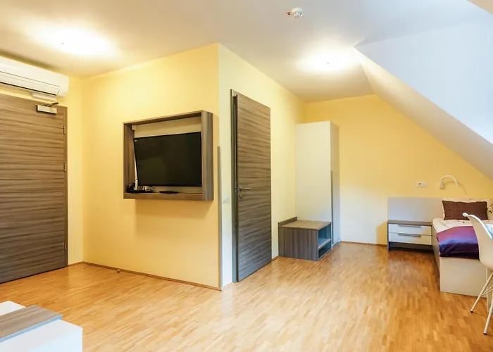 Dvorec Trebnik - Sobe 3*